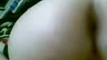 بروك افلام سكسيه مباشر بيريتا لديها سحر ديك بين ثديها