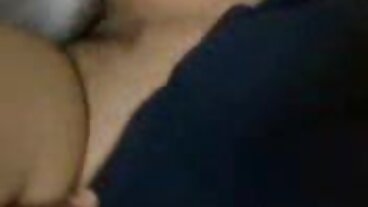 Tiny Yumeno Aika صور سكسيه عراقيه على الأريكة تحصل على محراث جيد